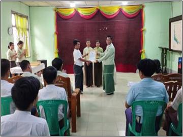 မွန်ပြည်နယ်၊ ကျိုက်ထိုခရိုင်အထွေထွေအုပ်ချုပ်ရေးဦးစီးဌာန၊ အစည်းအဝေးခန်းမ၌ ငလျင်ဘေးသင့်ပြည်သူများအတွက် အလှူငွေထည့်ဝင်လှူဒါန်းခဲ့သည့် အလှူရှင်များအား ဂုဏ်ပြုမှတ်တမ်းပေးအပ်ပွဲ အခမ်းအနားကျင်းပ
