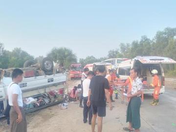 ပဲခူးတိုင်းဒေသကြီး၊ နေပြည်တော်-ရန်ကုန်အမြန်လမ်းမကြီး၊ မှတ်တိုင်အမှတ် ၄၁/၃ နှင့် ၄၁/၄ ကြား ယာဉ်တိမ်းမှောက်မှု  
