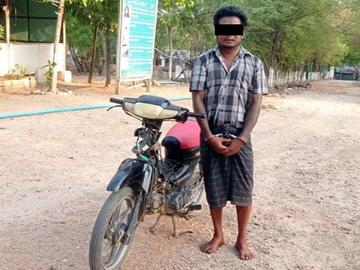 နေပြည်တော်ကောင်စီနယ်မြေ၊ ဇေယျာသီရိမြို့နယ်၌ အမျိုးသား  တစ်ဦးအား ဆိုင်ကယ် တစ်စီးနှင့်အတူ မသင်္ကာဖွယ်စစ်ဆေးတွေ့ရှိ၍ ဖမ်းဆီးအရေးယူ