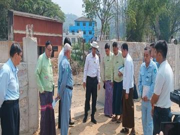 ရှမ်းပြည်နယ်၊ တာချီလိတ်ခရိုင်၊ တာချီလိတ်မြို့၊ အလူရာဟိုတယ်အနောက်ဘက်၌ မြေထိန်းနံရံလုပ်ငန်း ဆောင်ရွက်နေမှုအခြေအနေများအား ကွင်းဆင်းစစ်ဆေး