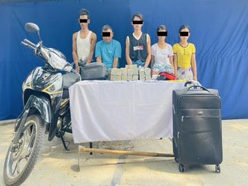 မန္တလေးတိုင်းဒေသကြီး၊ ချမ်းအေးသာစံမြို့နယ်၌ ငွေကျပ် သိန်း ၄,၃၅၄ တန်ဖိုးရှိ ရွှေထည်ပစ္စည်းမျိုးစုံနှင့် ငွေများအား ခိုးယူမှုကျူးလွန်ခဲ့သူ တရားခံ အမျိုးသား တစ်ဦး၊ သက်သေခံပစ္စည်းများ သိုဝှက်သိမ်းဆည်းပေးသူ တရားခံ အမျိုးသား နှစ်ဦးနှင့် အမျိုးသမီး နှစ်ဦးတို့အား