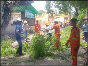 စစ်ကိုင်းတိုင်းဒေသကြီး၊ မုံရွာမြို့၊ ရုံးကြီးရပ်ကွက်၊ ဗောဓိလမ်း၊ ရတနာအောင်မြေဘုန်းတော်ကြီး ကျောင်းဝင်းအတွင်း၌ သစ်ပင်လဲကျသဖြင့် ရှင်းလင်းရေးလုပ်ငန်းများ ဆောင်ရွက်မှု