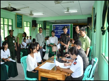 မန္တလေးတိုင်းဒေသကြီး၊ အောင်မြေသာစံခရိုင်၊ ပုသိမ်ကြီးမြို့နယ်၊ မြို့မရပ်ကွက်၊ အခြေခံပညာ အထက်တန်းကျောင်း(ပုသိမ်ကြီး)၌ ပန်းခင်း(၃)စီမံချက်ဖြင့် နိုင်ငံသားစိစစ်ရေးကတ်ပြား ဆောင်ရွက် နေမှုအား ကြည့်ရှုစစ်ဆေး