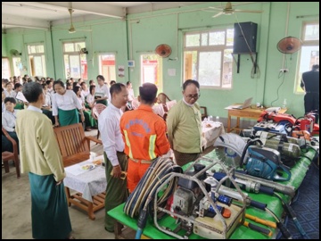 ရန်ကုန်တိုင်းဒေသကြီး၊ အင်းစိန်ခရိုင်၊ လှိုင်သာယာ(အနောက်ပိုင်း)မြို့နယ်၊ အမှတ်(၂၀)ရပ်ကွက်၊ အမှတ်(၈)အခြေခံပညာအထက်တန်းကျောင်း၌ ငလျင်ဘေးအန္တရာယ် အသိပညာပေး ဟောပြောပွဲနှင့် ဇာတ်တိုက်လေ့ကျင့်မှု အခမ်းအနား ကျင်းပ