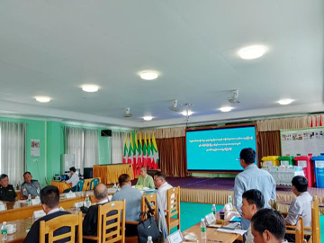 ရှမ်းပြည်နယ်၊ မူဆယ်ခရိုင်၊ မူဆယ်မြို့နယ်စုပေါင်းရုံးအစည်းအဝေးခန်းမ၌ မြို့နယ်စည်ပင်သာယာရေးဌာနမှ အမှိုက်များ စနစ်တကျ ခွဲခြားစွန့်ပစ်ကြရန် လက်ကမ်းစာစောင်ဖြန့်ဝေခြင်းနှင့် အသိပညာပေးဟောပြောပွဲ ကျင်းပ