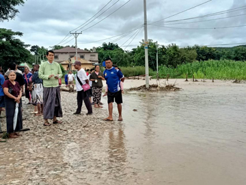ရှမ်းပြည်နယ်၊ မိုင်းဆတ်ခရိုင်၊ မိုင်းဆတ်မြို့နယ် မိုင်းဆတ်-တာချီလိတ်ကားလမ်း မိုးသည်းထန်စွာရွာသွန်းမှုကြောင့် ကားလမ်းပြတ်တောက်မှုအား ကြည့်ရှုစစ်ဆေး