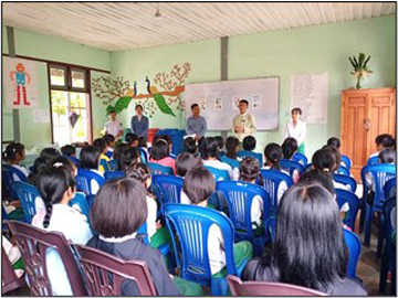 ရှမ်းပြည်နယ်၊ မိုင်းတုံခရိုင်၊ မိုင်းတုံမြို့၊ အခြေခံပညာအထက်တန်းကျောင်းနှင့် မြို့မဈေးတို့တွင် အမှိုက်များ စနစ်တကျစွန့်ပစ်ရန် အသိပညာပေးခြင်းနှင့် လက်ကမ်းစာစောင်ဖြန့်ဝေခြင်းများ ဆောင်ရွက်