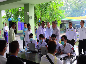 ပြည်ထဲရေးဝန်ကြီးဌာန ဒုတိယဝန်ကြီး ဗိုလ်ချုပ် အောင်ကျော်ကျော် မြန်မာနိုင်ငံအတွင်း တရားမဝင် ဝင်ရောက်လာကြသည့် တရုတ်နိုင်ငံသား ၁၇ ဦးနှင့် ကင်ညာနိုင်ငံသား ၁ ဦးအား သက်ဆိုင်ရာနိုင်ငံများသို့ ပြန်လည်လွှဲပြောင်းပေးအပ်နိုင်ရေး စာရင်းကောက်ယူနေမှု ကြည့်ရှုစစ်ဆေး